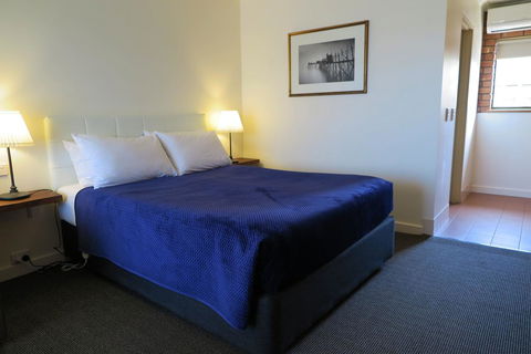 Summerhill Motor Inn - E Caravan Parks 6