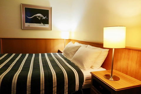 Summerhill Motor Inn - E Caravan Parks 5