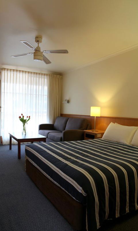 Summerhill Motor Inn - E Caravan Parks 13