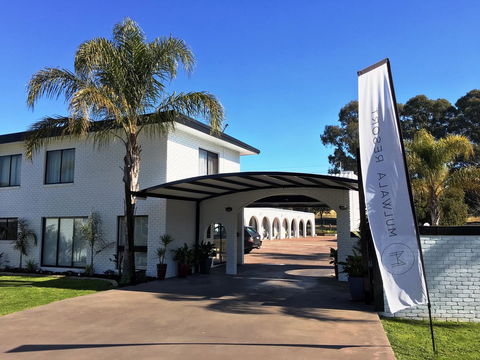 Mulwala Resort - E Caravan Parks 14