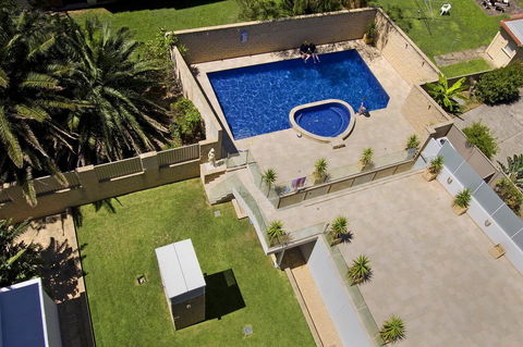 Sandy Cove Apartments - E Caravan Parks 14
