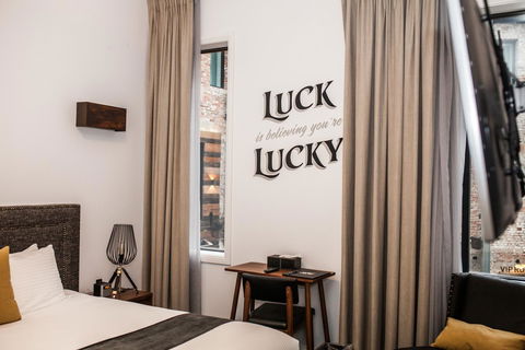 The Lucky Hotel - E Caravan Parks 1
