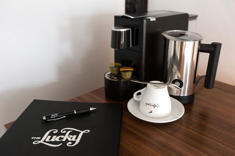 The Lucky Hotel - E Caravan Parks 9
