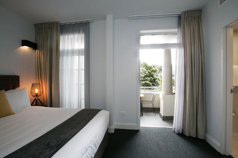 The Lucky Hotel - E Caravan Parks 25