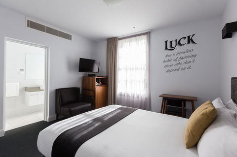 The Lucky Hotel - E Caravan Parks 24