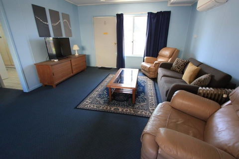 Eden Motel - E Caravan Parks 13