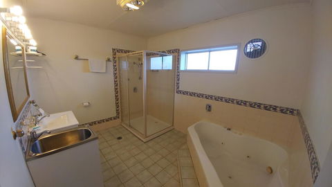 Eden Motel - E Caravan Parks 15