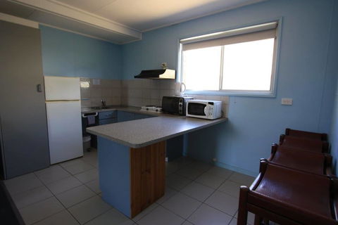 Eden Motel - E Caravan Parks 14