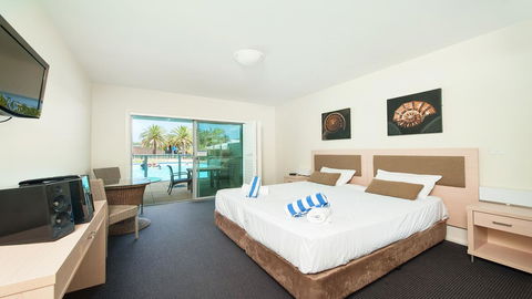 Pacific Blue, Salamander Bay - E Caravan Parks 43