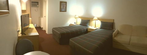 Cooma Motor Lodge Motel - E Caravan Parks 1