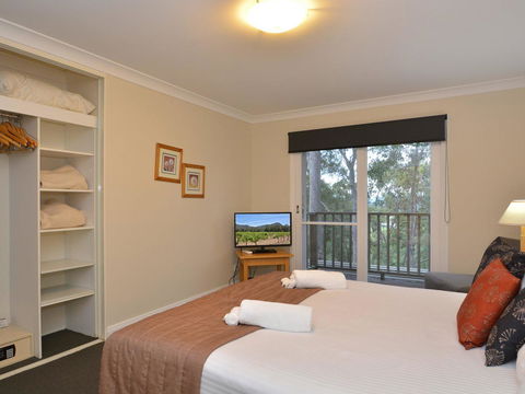 Villa De Saran Located Within Cypress Lakes - E Caravan Parks 1
