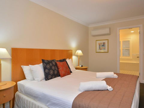 Villa De Saran Located Within Cypress Lakes - E Caravan Parks 5