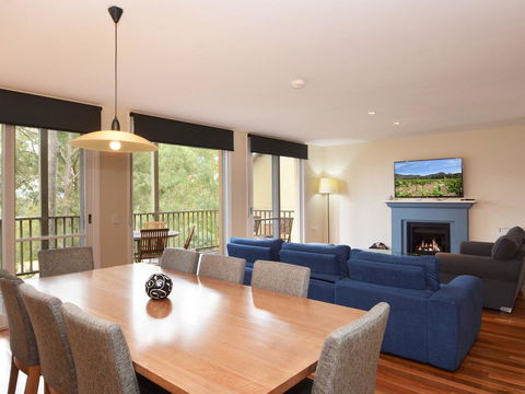 Villa De Saran Located Within Cypress Lakes - E Caravan Parks 6
