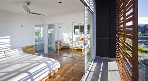 Casuarina Beachfront House - Hostie Properties - E Caravan Parks 16