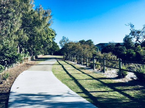 Casuarina Beachfront House - Hostie Properties - E Caravan Parks 18
