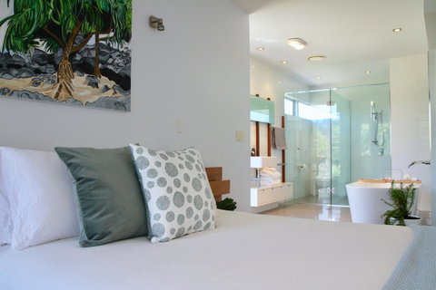 Casuarina Beachfront House - Hostie Properties - E Caravan Parks 9