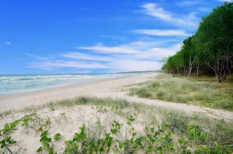 Casuarina Beachfront House - Hostie Properties - E Caravan Parks 2