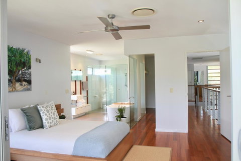 Casuarina Beachfront House - Hostie Properties - E Caravan Parks 3