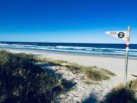 Casuarina Beachfront House - Hostie Properties - E Caravan Parks 11