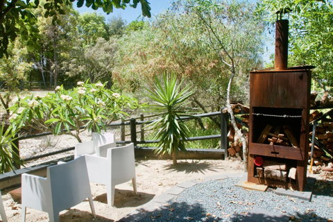 Casuarina Beachfront House - Hostie Properties - E Caravan Parks 15