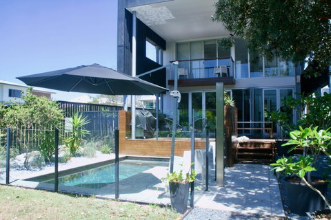 Casuarina Beachfront House - Hostie Properties - E Caravan Parks 4
