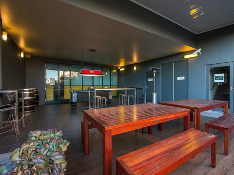 Alpha Hotel Eastern Creek - E Caravan Parks 19