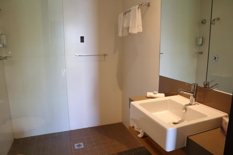 Alpha Hotel Eastern Creek - E Caravan Parks 27