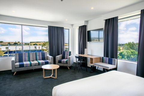 Alpha Hotel Eastern Creek - E Caravan Parks 34