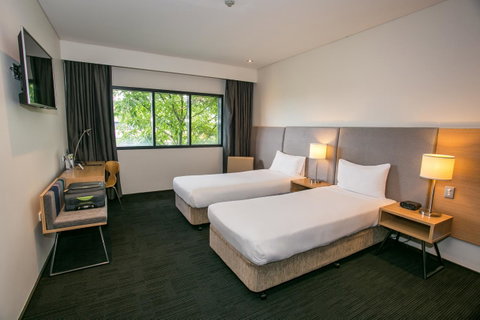 Alpha Hotel Eastern Creek - E Caravan Parks 11