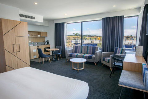 Alpha Hotel Eastern Creek - E Caravan Parks 35