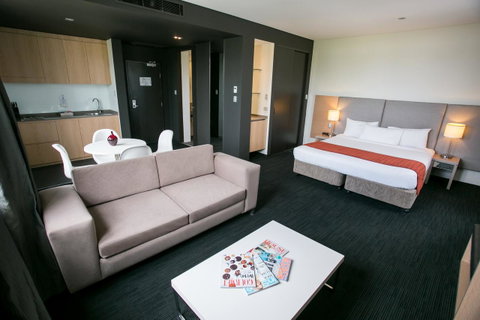 Alpha Hotel Eastern Creek - E Caravan Parks 15
