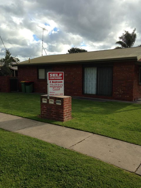 7 Melbourne Street - E Caravan Parks 0