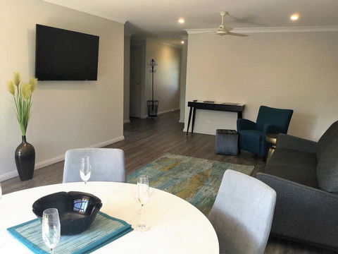 Tic Tac Toe Quality Accommodation - E Caravan Parks 9