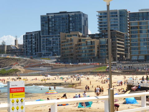 Arena Luxury Beachfront Apartment - E Caravan Parks 13