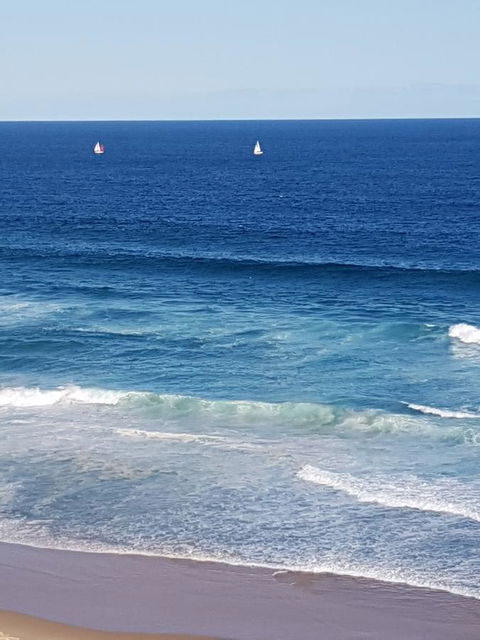 Arena Luxury Beachfront Apartment - E Caravan Parks 21