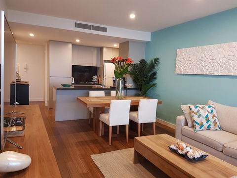 Arena Luxury Beachfront Apartment - E Caravan Parks 39