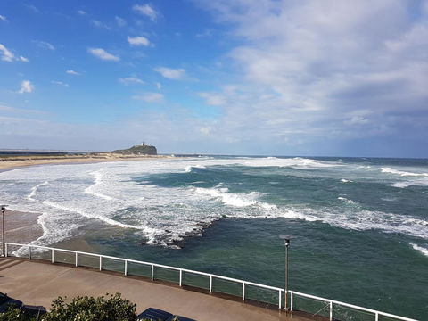 Arena Luxury Beachfront Apartment - E Caravan Parks 40