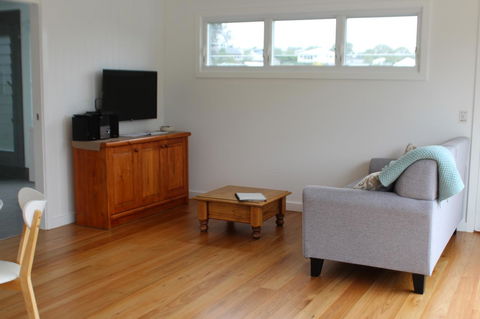 Red Waratah - E Caravan Parks 5