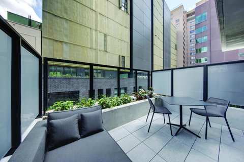 Vibe Hotel Sydney Darling Harbour - E Caravan Parks 14