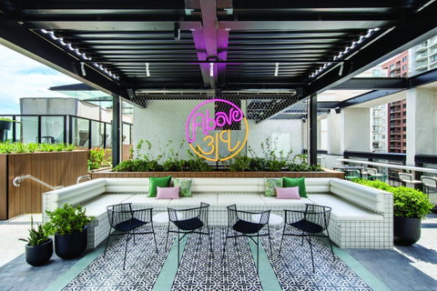 Vibe Hotel Sydney Darling Harbour - E Caravan Parks 7