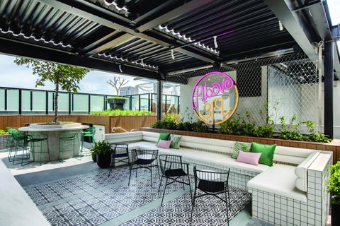 Vibe Hotel Sydney Darling Harbour - E Caravan Parks 8