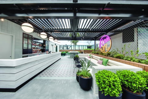 Vibe Hotel Sydney Darling Harbour - E Caravan Parks 9