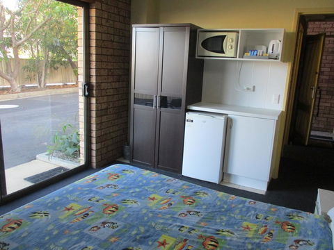 South Seas Motel - E Caravan Parks 18