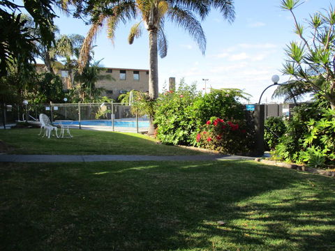 South Seas Motel - E Caravan Parks 14