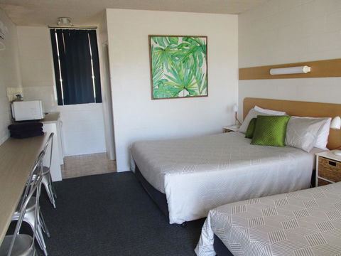 South Seas Motel - E Caravan Parks 1