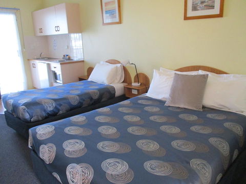 South Seas Motel - E Caravan Parks 2
