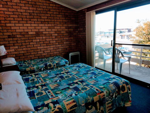 South Seas Motel - E Caravan Parks 3