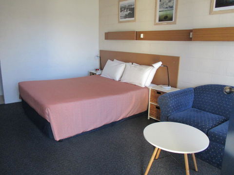 South Seas Motel - E Caravan Parks 4