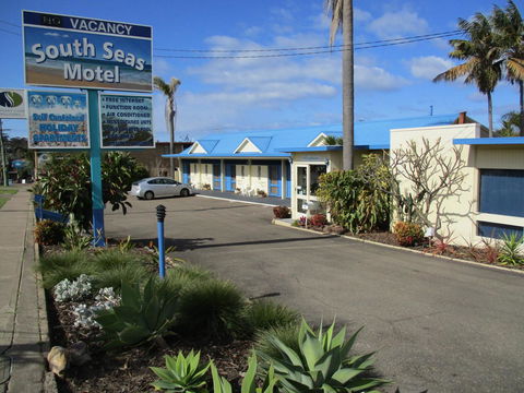 South Seas Motel - E Caravan Parks 22