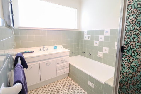 Coastal Horizons Beach House - E Caravan Parks 11